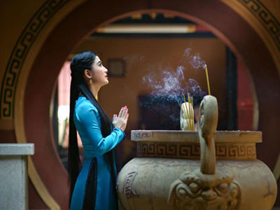 Đi chùa, hành lễ như thế nào cho đúng?