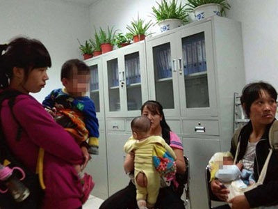 Sốc với thu nhập khủng của các “bà mẹ ăn xin”