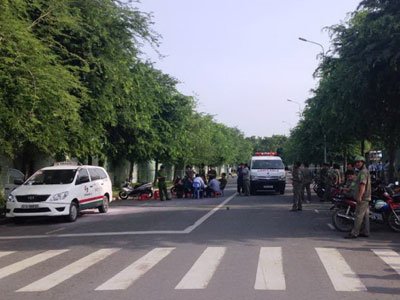 Tài xế taxi chết trong xe trong tiếng nổ và khói nghi ngút