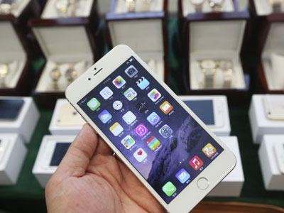Triệt phá nhà máy Apple giả, tịch thu 41.000 iPhone nhái