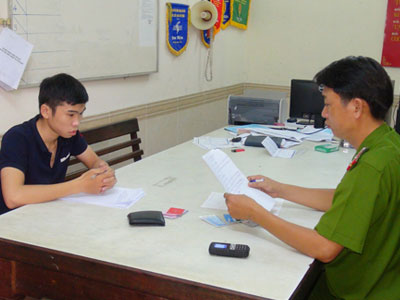 Bốn sinh viên đăng tin giả, lừa tiền tỷ