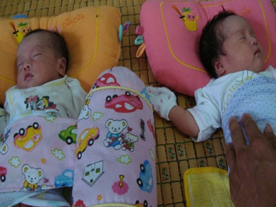 Chồng không có tinh trùng, vợ sinh 2 con kháu khỉnh