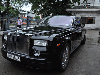 Chúa đảo Tuần Châu ủng hộ Rolls Royce Phantom cho nạn nhân lũ Quảng Ninh