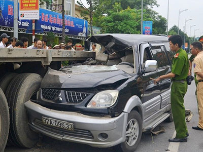 Khởi tố tài xế gây tai nạn khi chở gia đình đi đám cưới