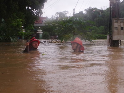 Quảng Ninh ngập sâu 2 m, 17 người tử vong