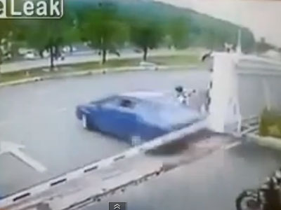 Clip: Trộm ôtô điên cuồng bỏ chạy gặp tai nạn thảm khốc