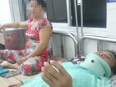 Nỗi ê chề của người đàn ông bị vợ đánh, lột đồ trói vào gốc cây