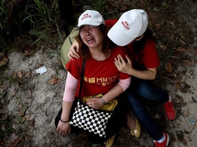 Thân nhân hành khách MH370 hồi hộp trước tin về mảnh vỡ