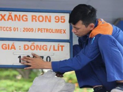 Chiết khấu đại lý xăng dầu "cao ngất ngưởng":Dân nhận thiệt thòi!