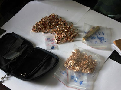 Trộm 14 lượng vàng mang về nhà đào hố giấu