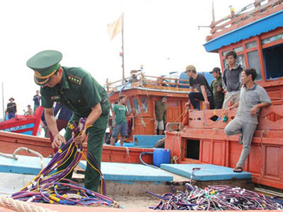 Tàu cá của Việt Nam liên tiếp bị tàu Trung Quốc tấn công