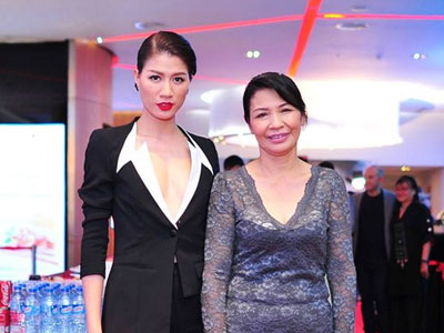 Thái độ "lạ lùng" của mẹ Trang Trần trước tin con gái bị truy tố