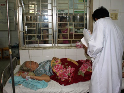 Nổ bình gas, 3 bà cháu bỏng nặng