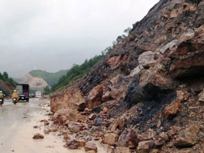 Sạt lở núi, ngập lụt nhiều tỉnh miền Bắc