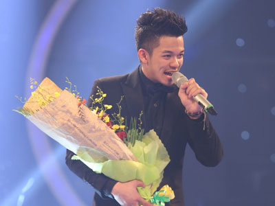 Tân quán quân Vietnam Idol 2015 thể hiện ca khúc "Con đường tôi"