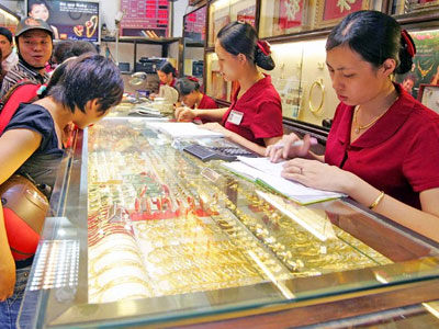 USD không ngừng tăng, vàng rớt thê thảm