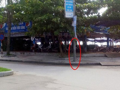 Xe máy chở ba tông vào cột điện, 2 thanh niên chết tại chỗ