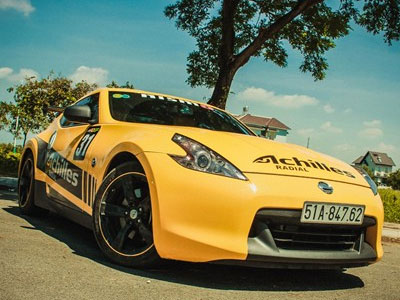 Xe thể thao Nissan 370Z độ cánh gió sợi carbon ở Sài Gòn