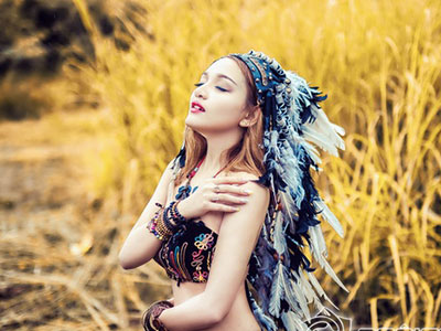 Hotgirl Hà Thành đi Limousine 28 tỷ lại "gây sốt" với bộ ảnh thổ dân