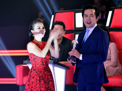 Dương Khắc Linh nhường ghế đỏ cho thí sinh, nhận "giải Oscar"