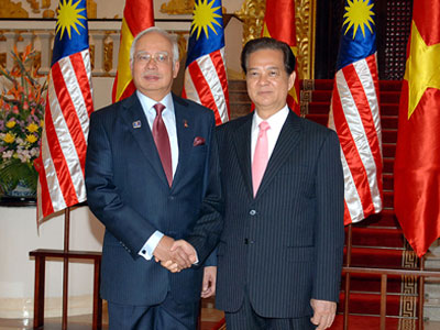 Thủ tướng thăm chính thức Malaysia và dự Quốc khánh Singapore