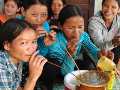 "Xóa tội" hiếp dâm, ngoại tình bằng gia súc