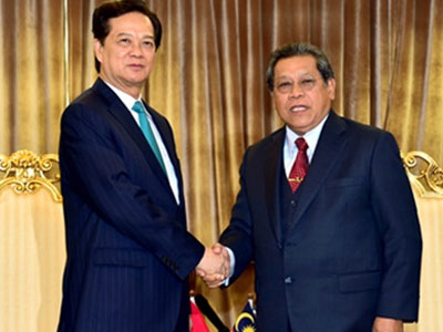Thủ tướng Nguyễn Tấn Dũng thảo luận về Biển Đông ở Malaysia