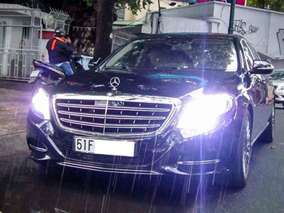 Xe siêu sang Maybach S600 thứ hai ra biển trắng tại Sài Gòn