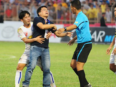 3 trọng tài FIFA quốc tế sẽ cầm còi ở V.League