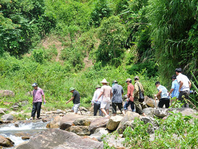 Hai tướng công an truy bắt nghi phạm tại Yên Bái