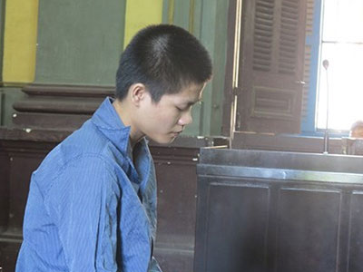 Hiếp dâm bé gái vì được nhờ trông giúp