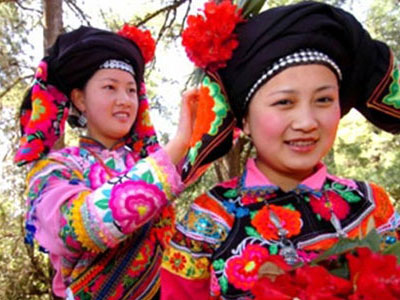 Lễ hội sờ ngực phụ nữ trong tháng cô hồn