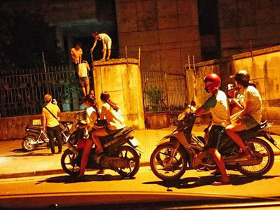 Thanh niên rộ phong trào khám phá “nhà ma” 300 Kim Mã