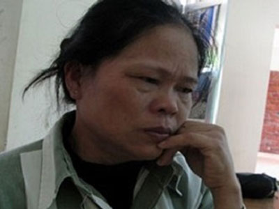 Vợ lấy khúc củi đánh chồng tử vong vì... tự ý thả chó