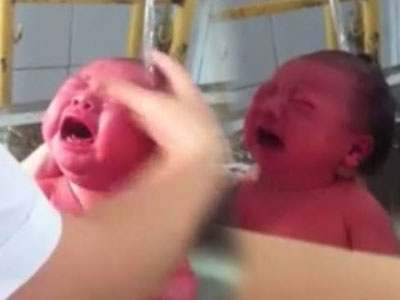 Bé sơ sinh bị tắm như tra tấn: “Tôi rất vui nếu con tôi được thế”