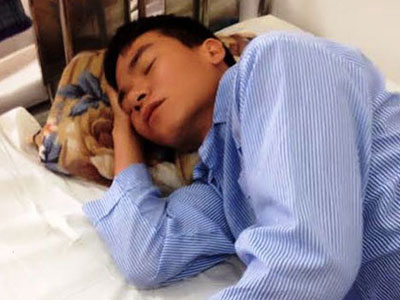 Bé trai bắn trọng thương bạn của bố bằng... súng nhựa
