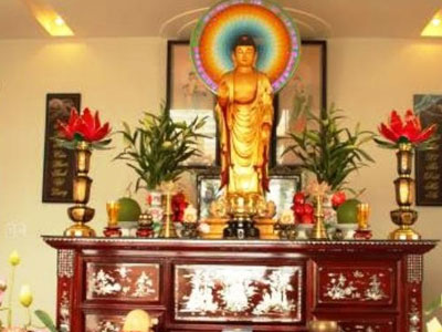 Tháng “cô hồn” có nên lau dọn bàn thờ?