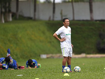 Vừa lên thay Guillaume, tân HLV HAGL đã thấy... núi trước mặt