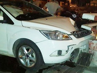 Bắt kẻ trộm ôtô đâm sập cổng khách sạn bỏ trốn