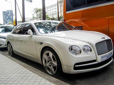 Bentley siêu sang của đại gia Campuchia dạo phố Sài Gòn