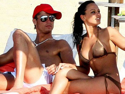Bồ cũ nóng bỏng của Ronaldo lên xe hoa