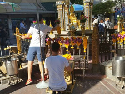 Đền Erawan hoạt động trở lại sau vụ đánh bom