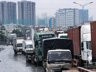 Xe đầu kéo gặp nạn, cầu Phú Mỹ kẹt cứng 3 giờ