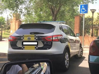 Bị phạt gần 700 USD vì đăng ảnh xe cảnh sát đỗ sai chỗ