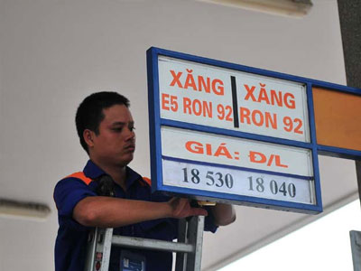 Giá xăng đáng lẽ có thể giảm sâu hơn