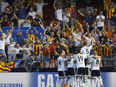 Hạ Monaco 3-1, Valencia đặt một chân vào vòng bảng Champions League