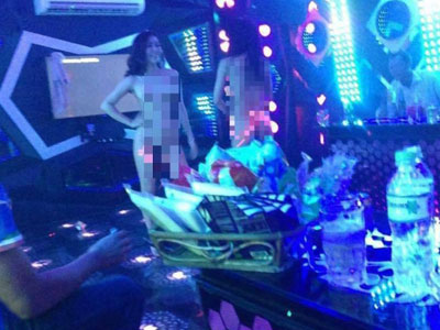 Hà Nội: Thực hư sinh viên trường múa thoát y phản cảm ở quán bar?