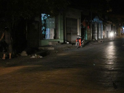 Súng của công an cướp cò, thanh niên "ngáo đá" dính đạn