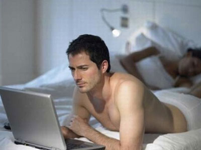 Chồng tung ảnh nóng của vợ lên mạng để “dằn mặt” tội nói hỗn