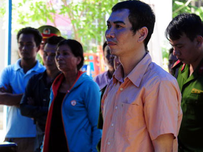 Gã xe ôm sàm sỡ, đoạt mạng bà bán hàng rong